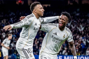 西甲皇马2-0完胜比利亚雷亚尔登顶积分榜首位