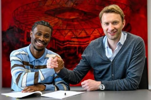 勒沃库森宣布与内森-特拉续约至2031年